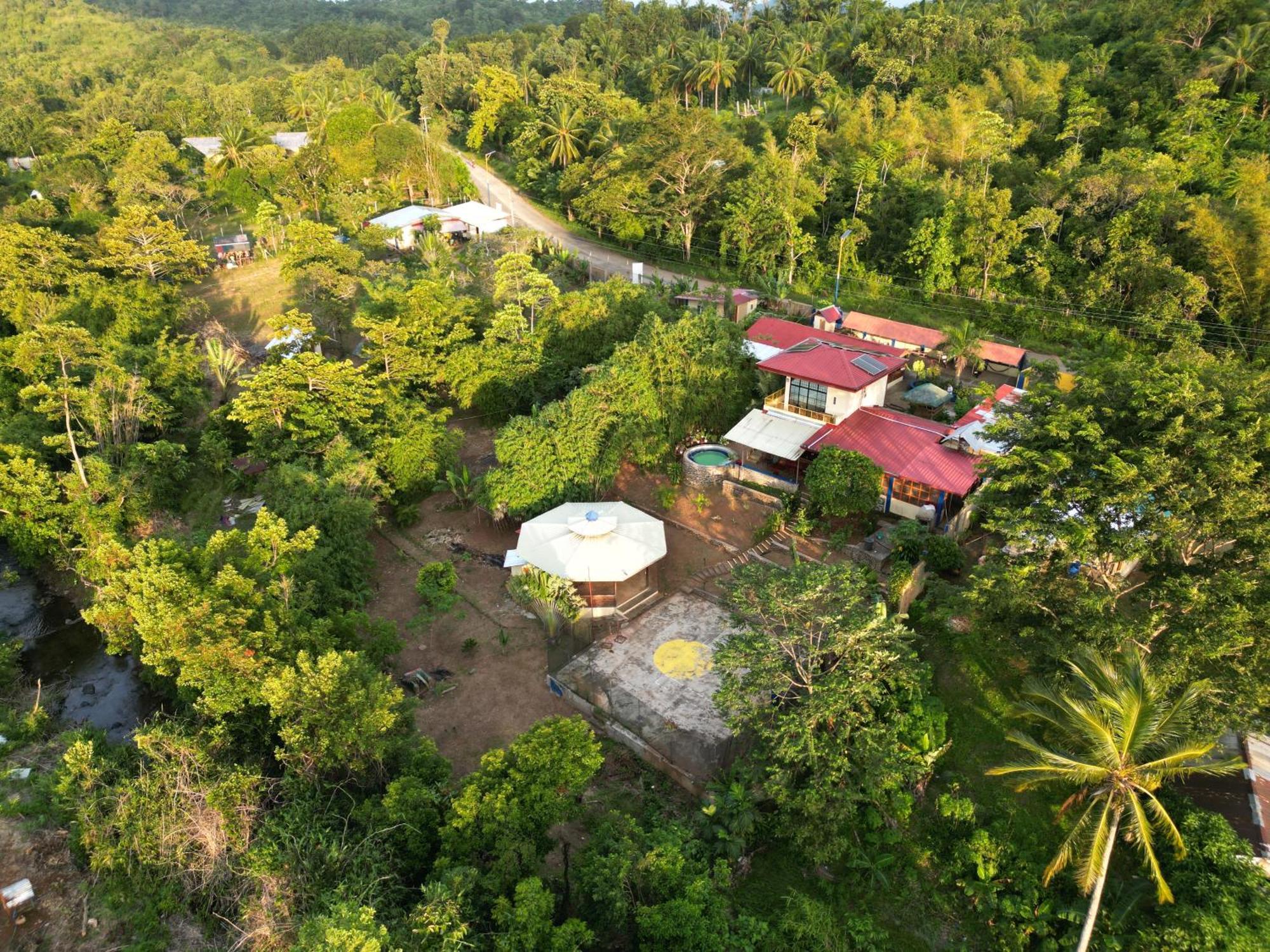 Blue Moon Guesthouse Puerto Princesa Esterno foto
