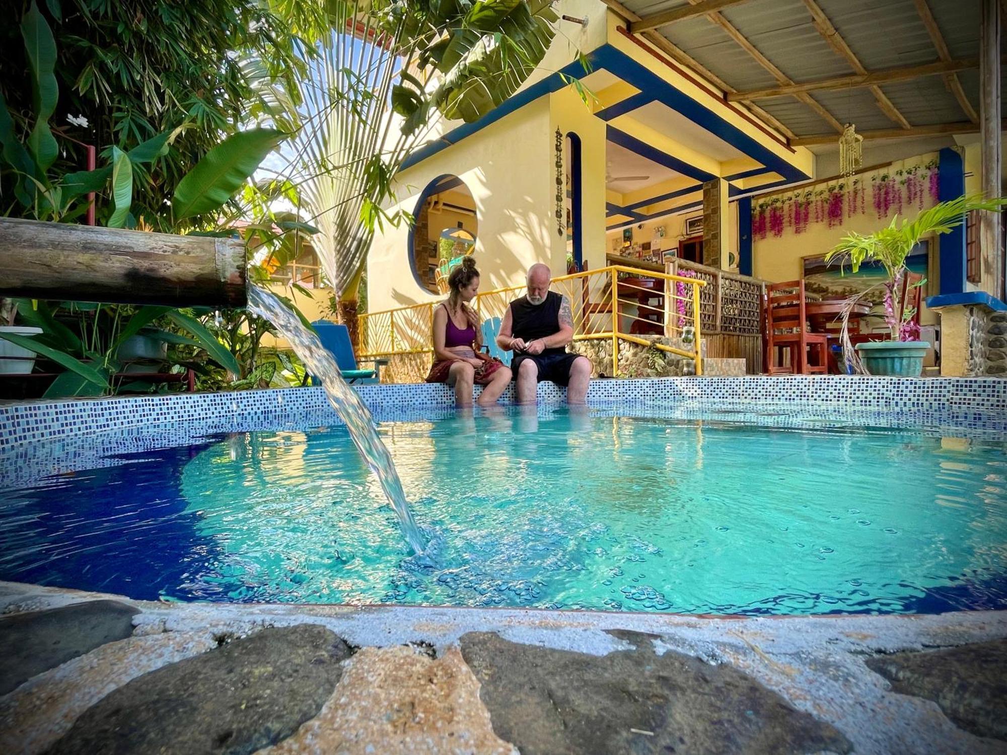 Blue Moon Guesthouse Puerto Princesa Esterno foto