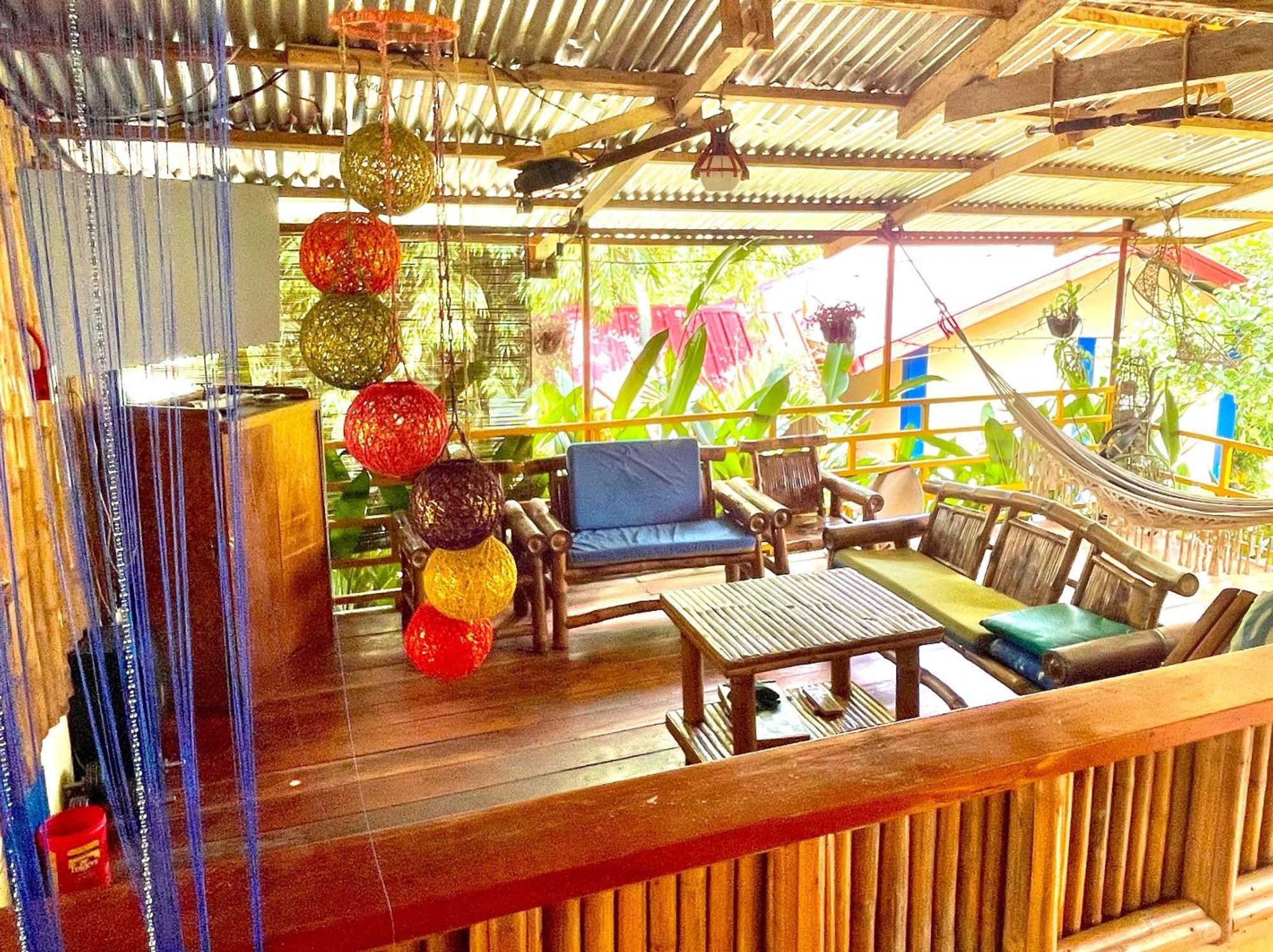 Blue Moon Guesthouse Puerto Princesa Esterno foto